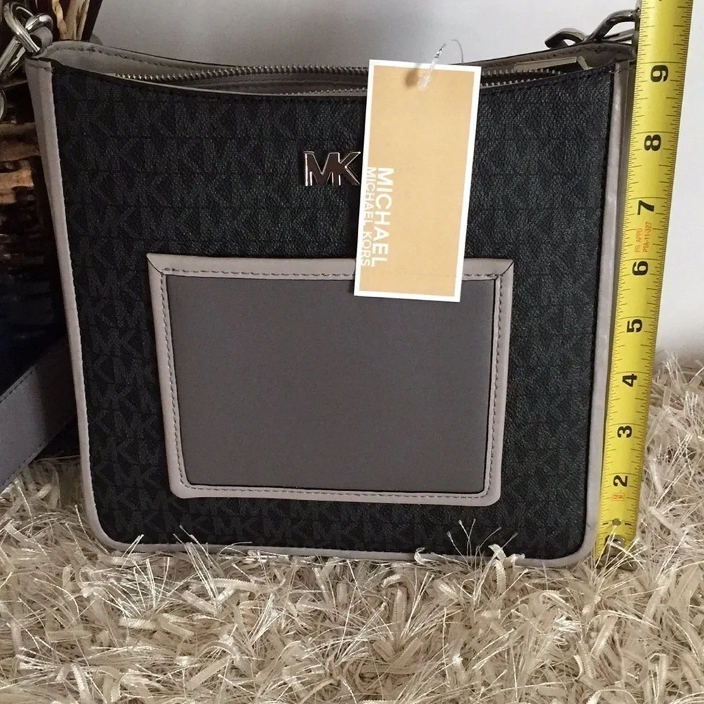 Michael Kors Gloria Pocket Swing Pack Crossbody